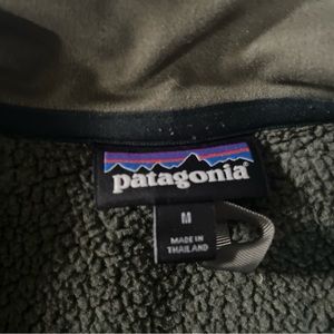 Mens Patagonia pullover. Size medium. In excellent condition!